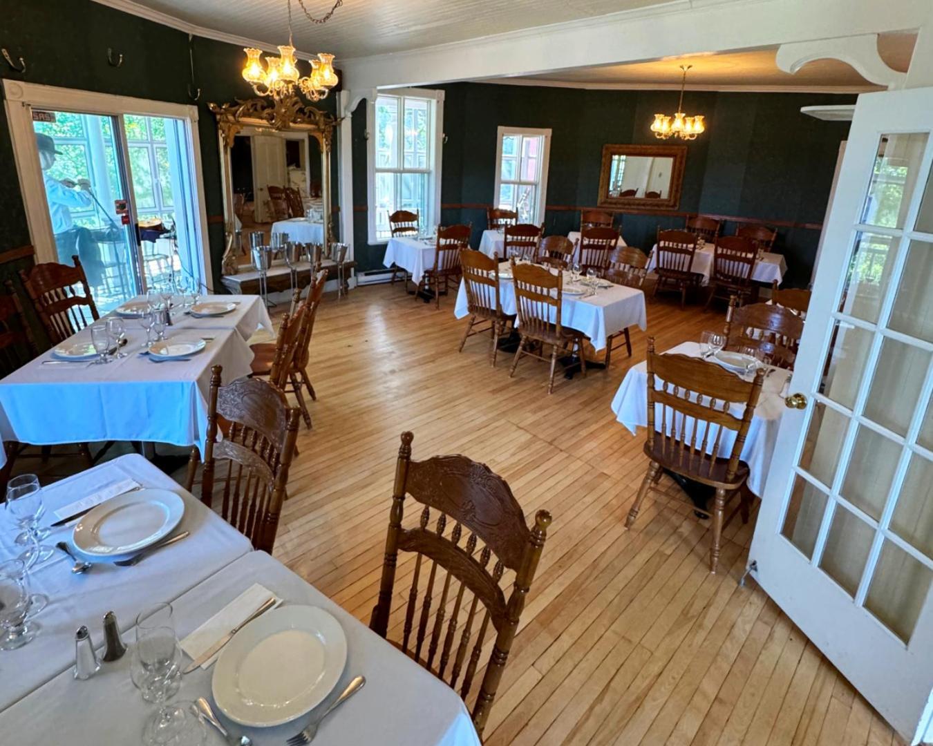 Auberge De La Tour Du Lac Sainte-Agathe-des-Monts Buitenkant foto