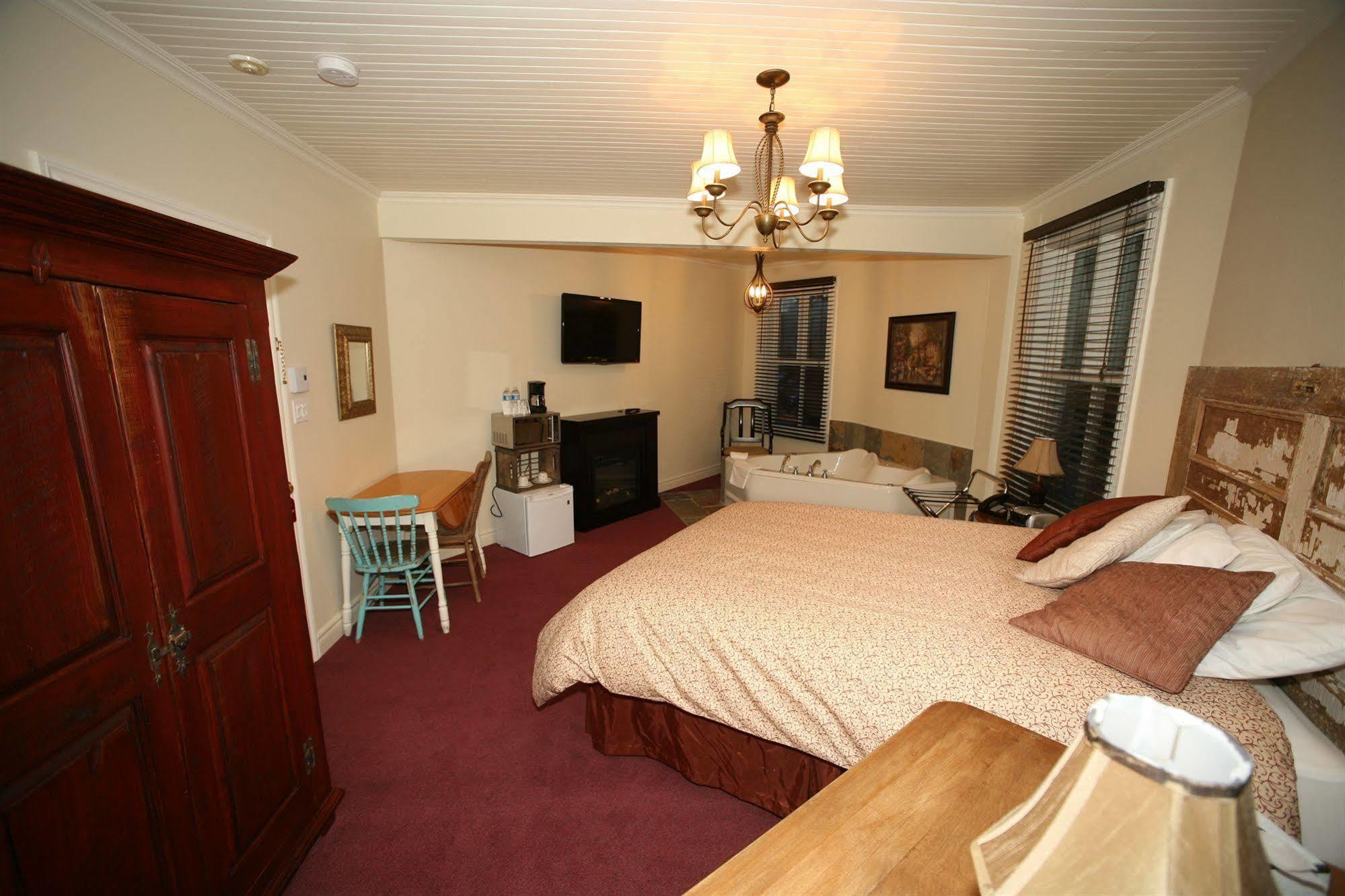 Auberge De La Tour Du Lac Sainte-Agathe-des-Monts Buitenkant foto